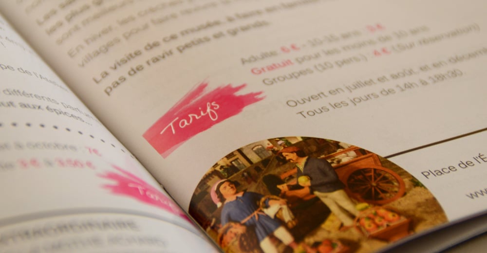Brochure touristique des Achards : page féérie des santons