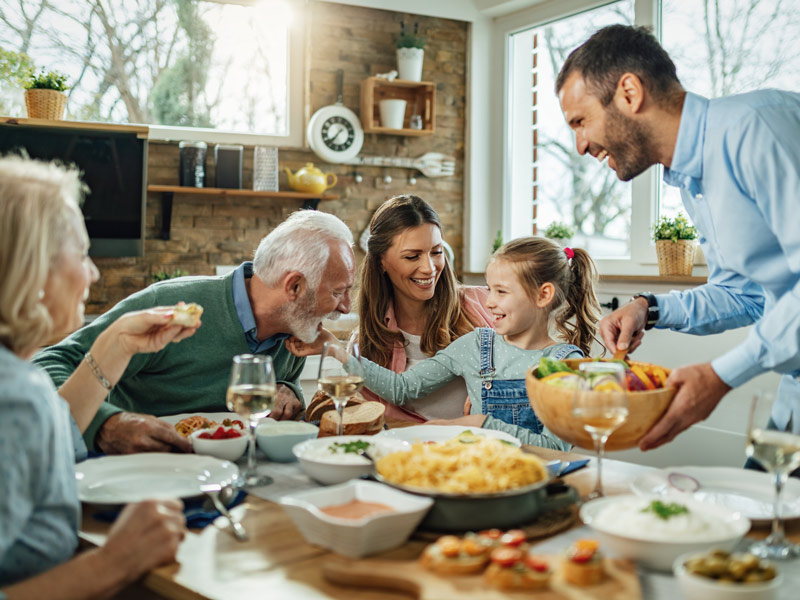 Repas en famille convivial